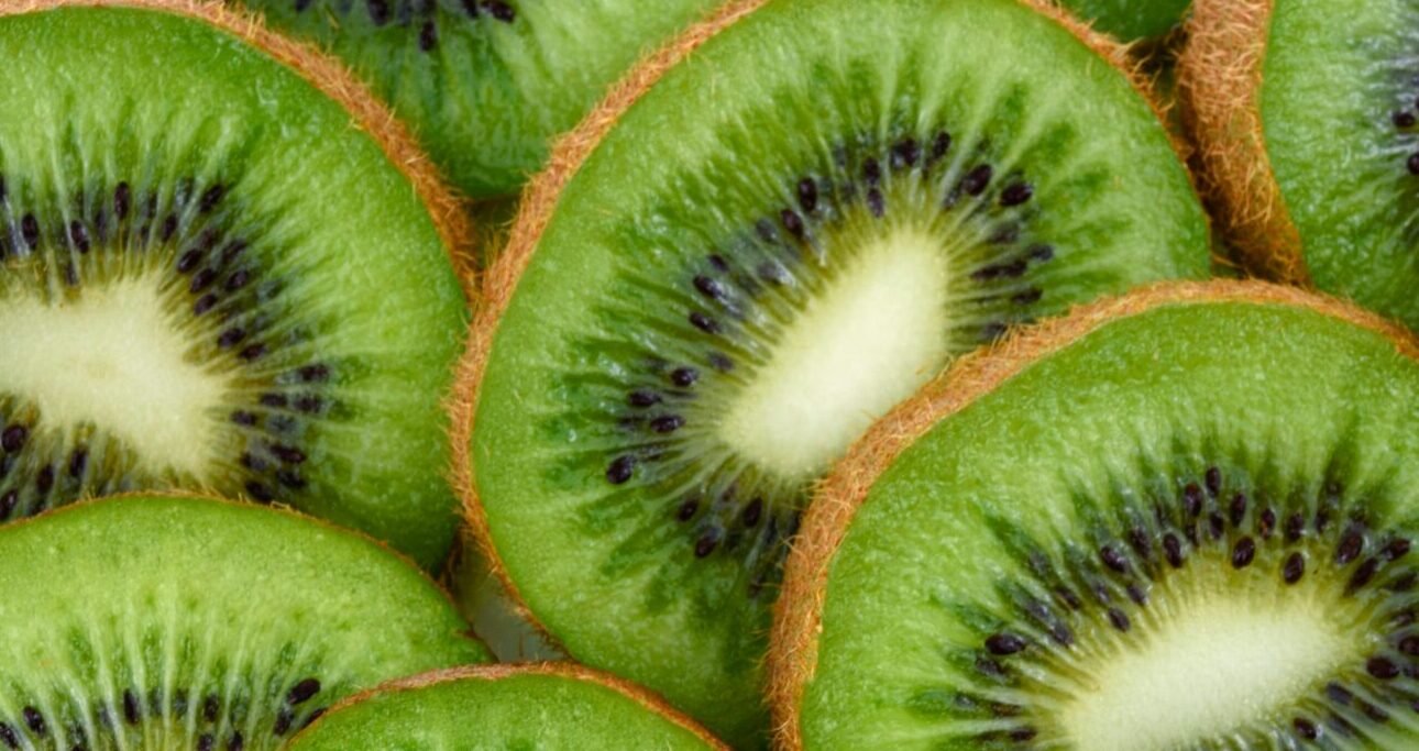 You are currently viewing فوائد الفواكه الموسمية في تعزيز المناعة وصحة البشرة