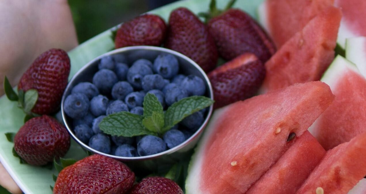 You are currently viewing قوة الفواكه  كيف تمنحك الطبيعة طاقة ونضارة وتحميك من الأمراض المزمنة