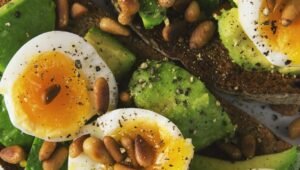 Read more about the article 🌿 التغذية السليمة الطريق الذهبي لبناء مناعة قوية والوقاية من الأمراض