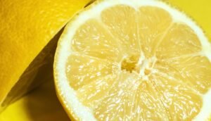 Read more about the article 🥗 الأطعمة التي تنظّف الجسم من السموم وتجدّد الطاقة بشكل طبيعي