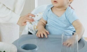 Read more about the article 🛡️ التغذية والحماية: كيف تصنع درعك الغذائي ضد الأمراض والتعب اليومي