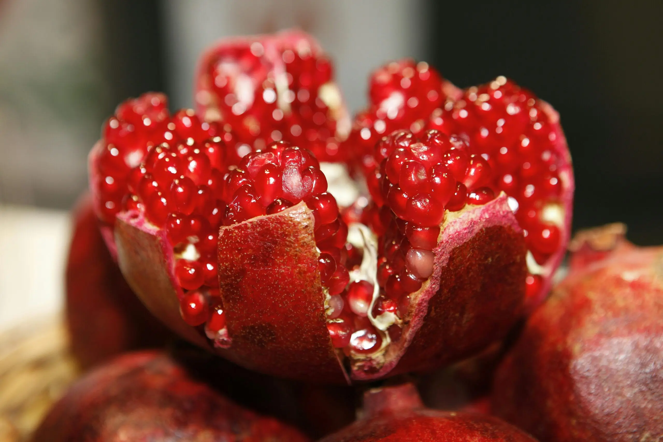 Read more about the article 🍓 ألوان الطبيعة في طبقك: كيف تمنحك الفواكه طاقة وحماية تفوق الأدوية
