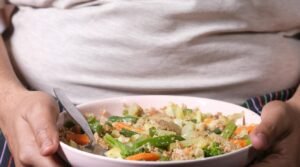 Read more about the article السمنة: أخطر وباء يهدد الصحة في السعودية والعالم – دليل شامل للتعامل معها