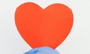 Read more about the article الذكاء العاطفي وصحتك – مفتاح التوازن النفسي والجسدي في حياة اليوم