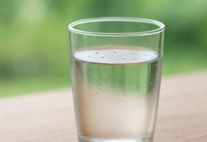 Read more about the article ماذا يحدث للجسم عند شرب الماء على الريق يوميًا؟