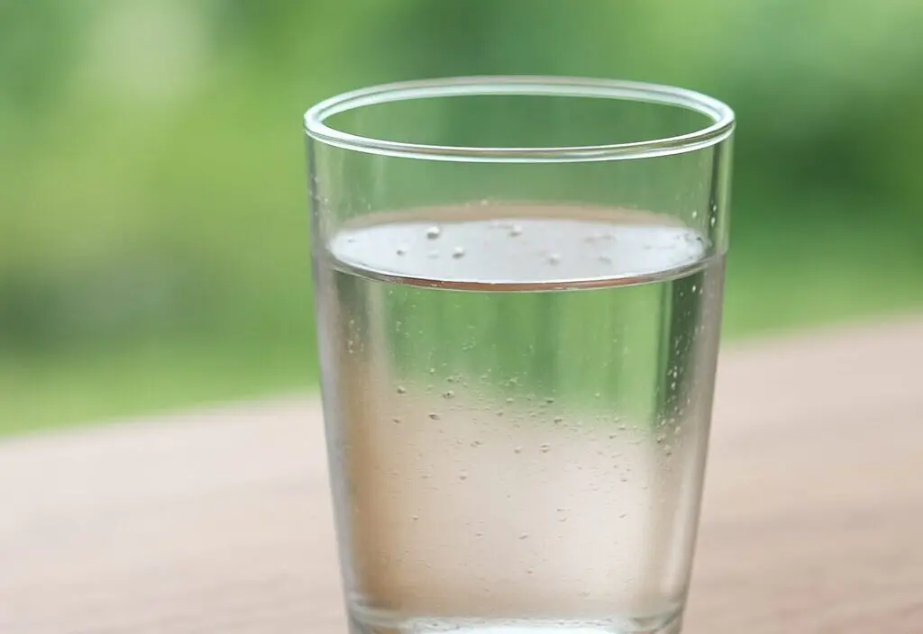 Read more about the article ماذا يحدث للجسم عند شرب الماء على الريق يوميًا؟